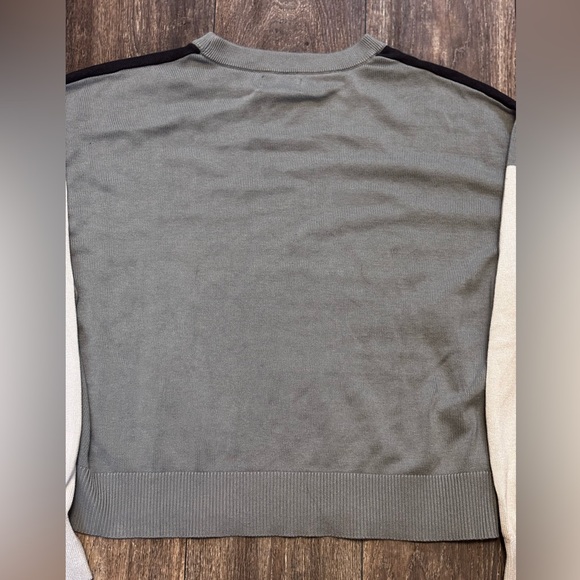 -Monrow Color-Blocked Relaxed Sweater. 455 - Picture 7 of 9